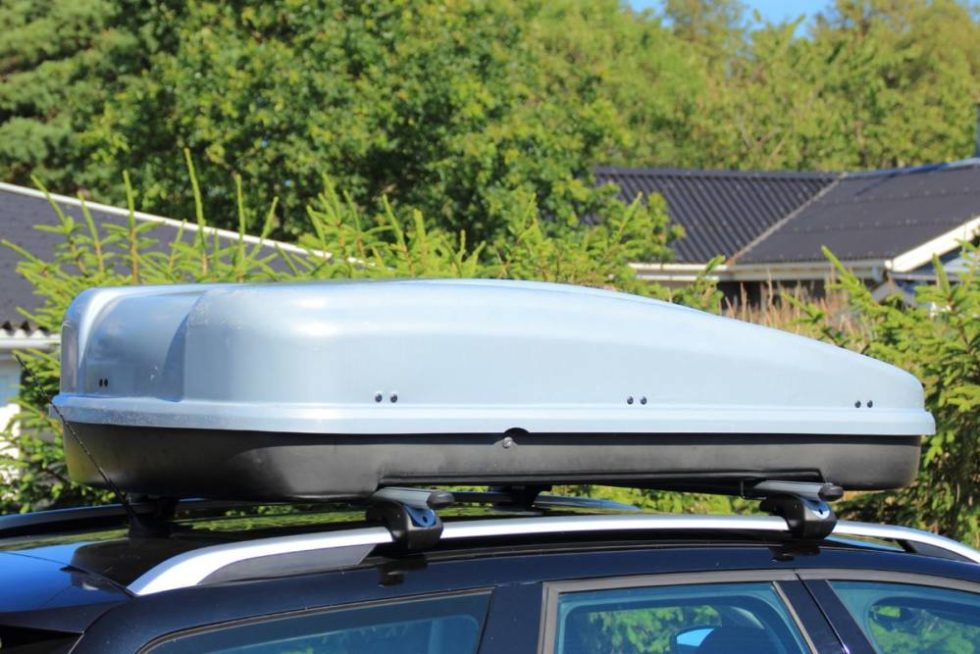 How Far Can A Roof Box Overhang? Rack! Strap! Go!